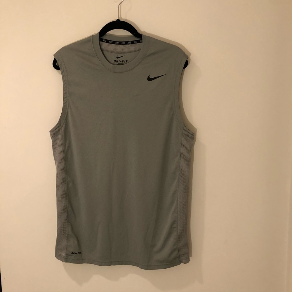 Nike Men’s Large Gray Muscle Tank Active ProCombat
